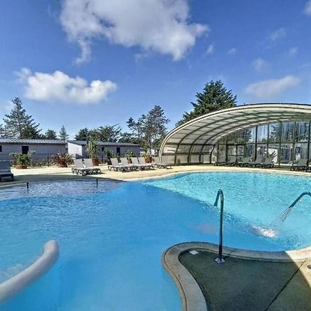 Cottage Dans Parc Residentiel De Loisirs, Piscine, 150M De La Mer Jullouville-les-Pins Exterior photo